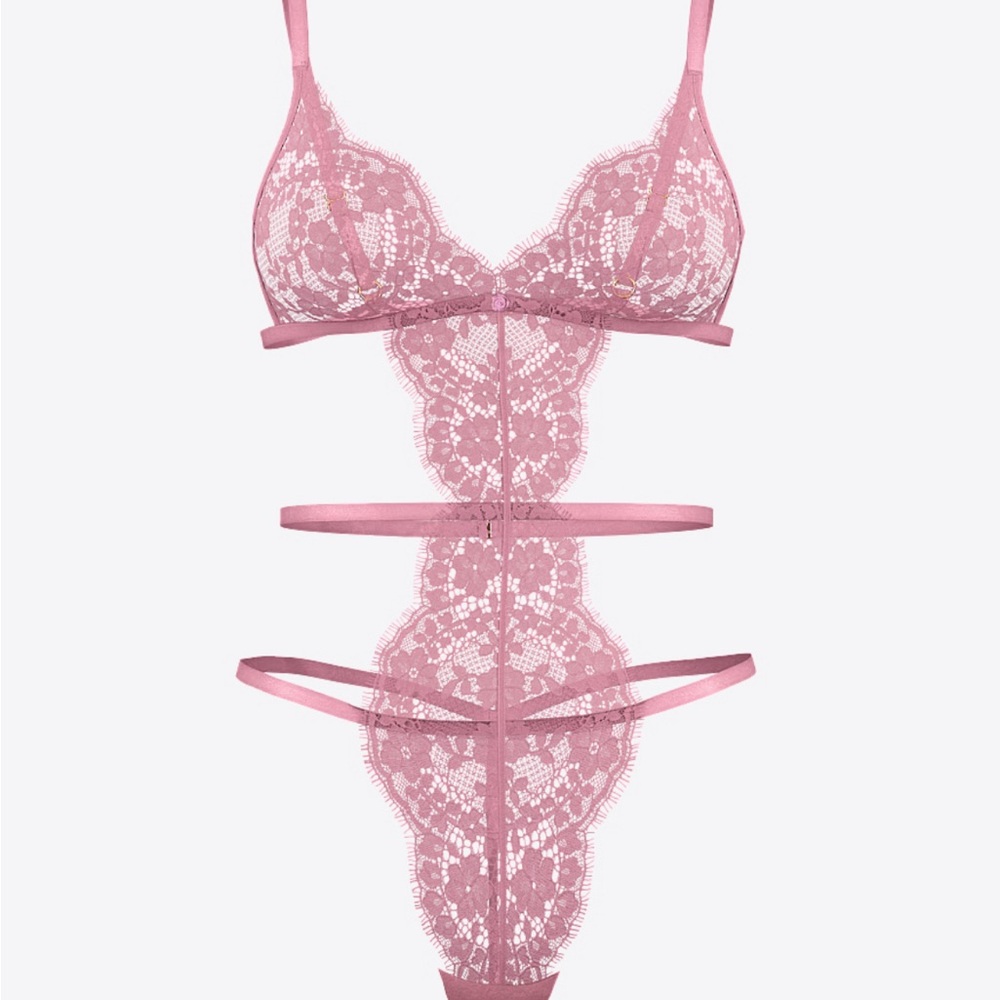 NWT Victoria's Secret DREAM ANGELS
Dare to Dream Lace Strappy Triangle Teddy